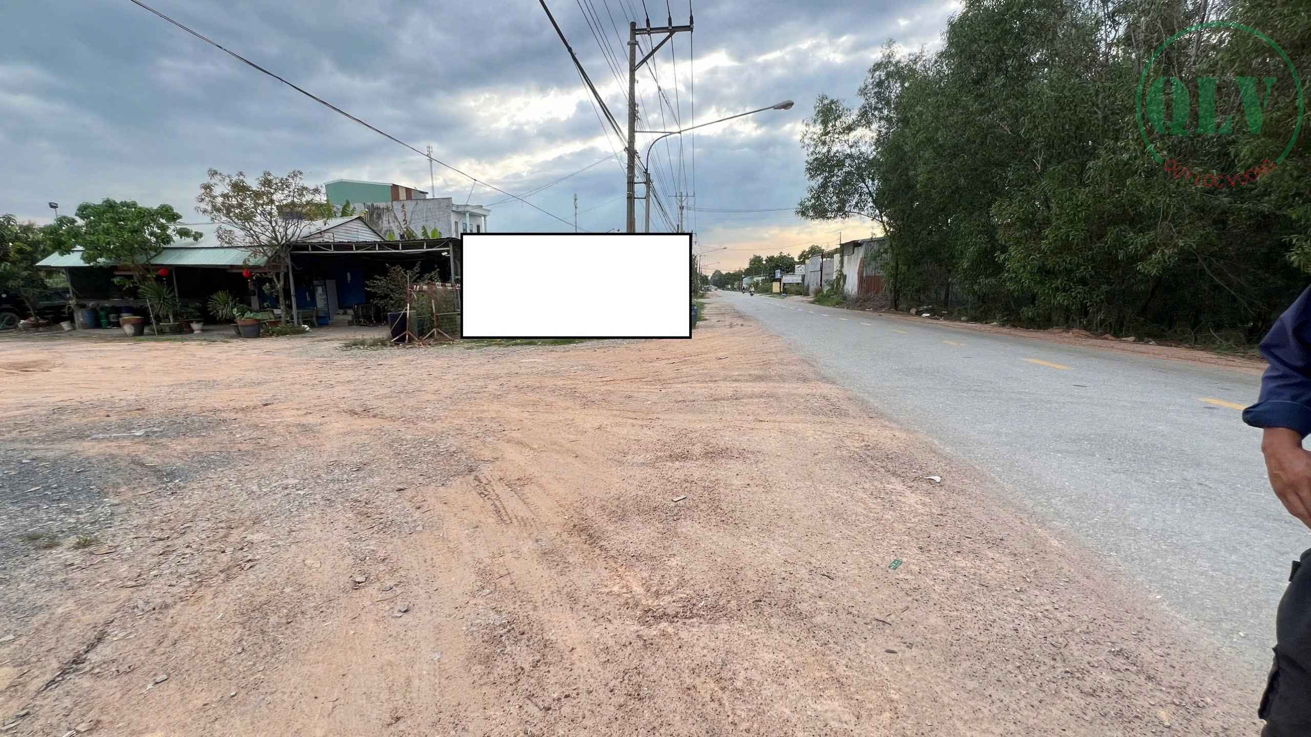 Cho thuê 8.000m2 đất mặt tiền làm bãi đậu xe ở Tân Định, Bến Cát, BD