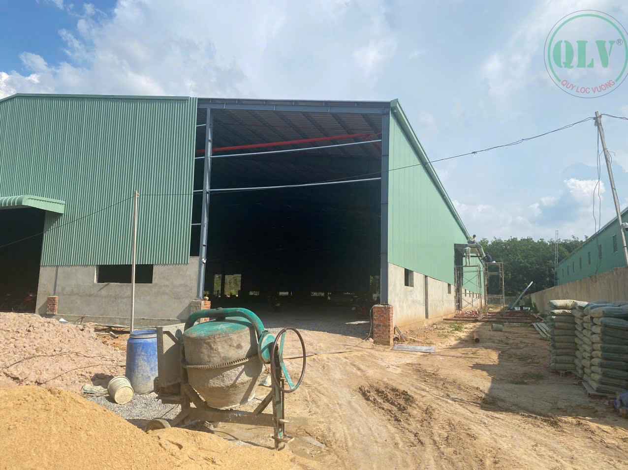 Cho thuê 2 xưởng tổng dt 5.600m2 đang xây ở Uyên Hưng, Tân Uyên