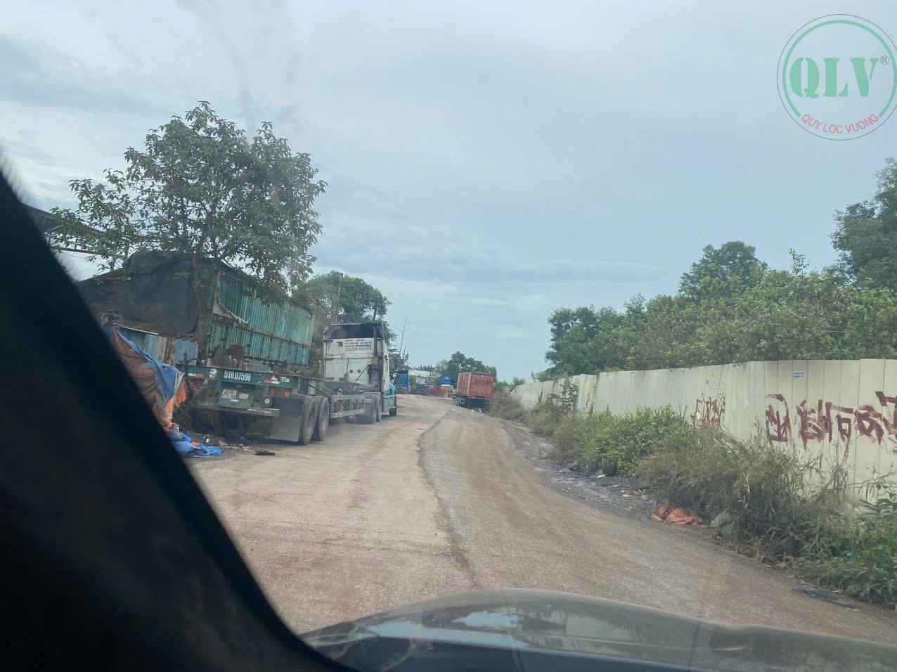 Cho thuê đất trống Quận 12, TP.HCM, rộng 23.000m2 - Cách QL1A chỉ 500m, vị trí cực đẹp. Đất đã đổ nền bê tông sạch sẽ, xe container ra vào thuận tiện